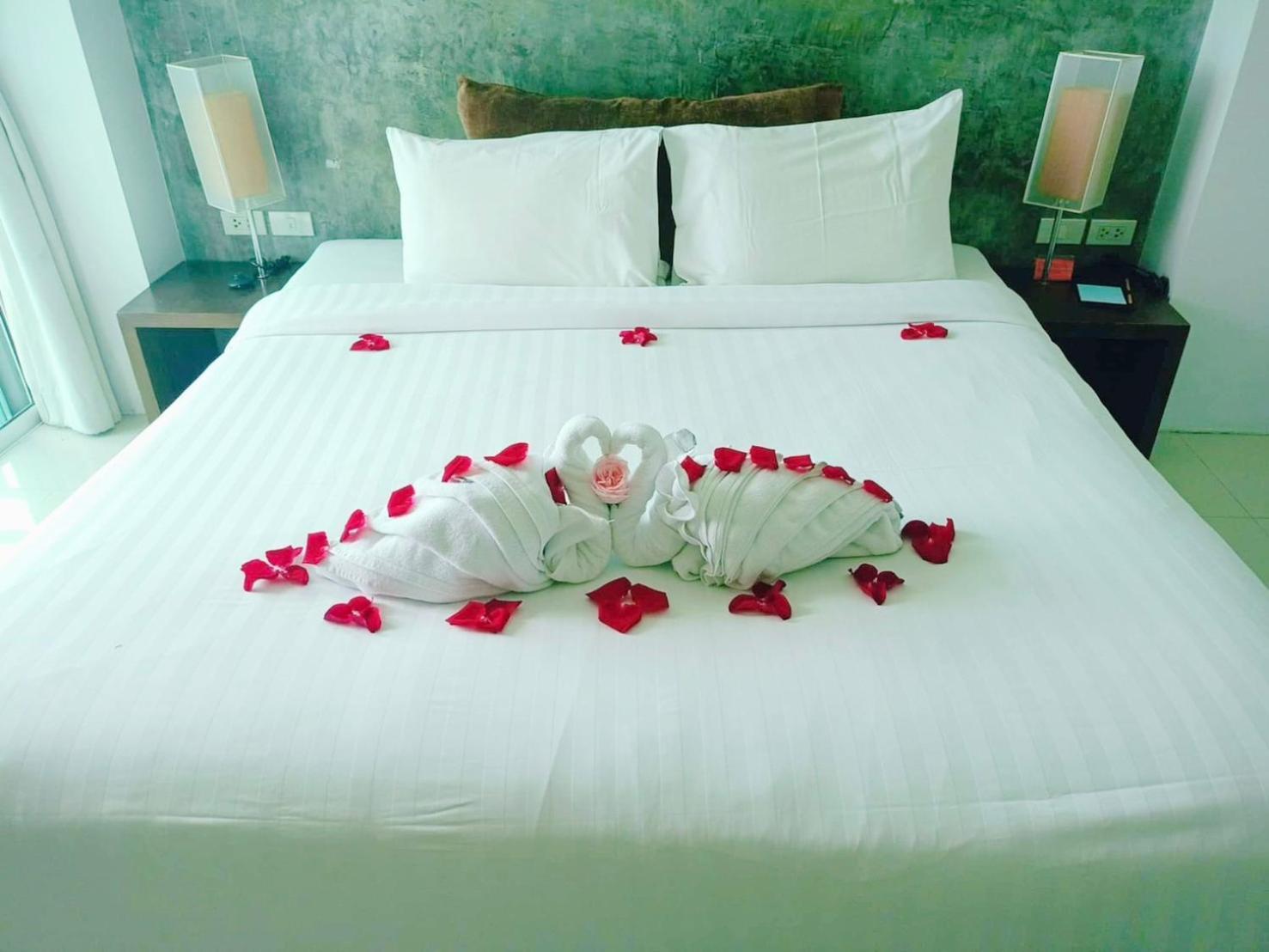 Patong The Album Hotel מראה חיצוני תמונה